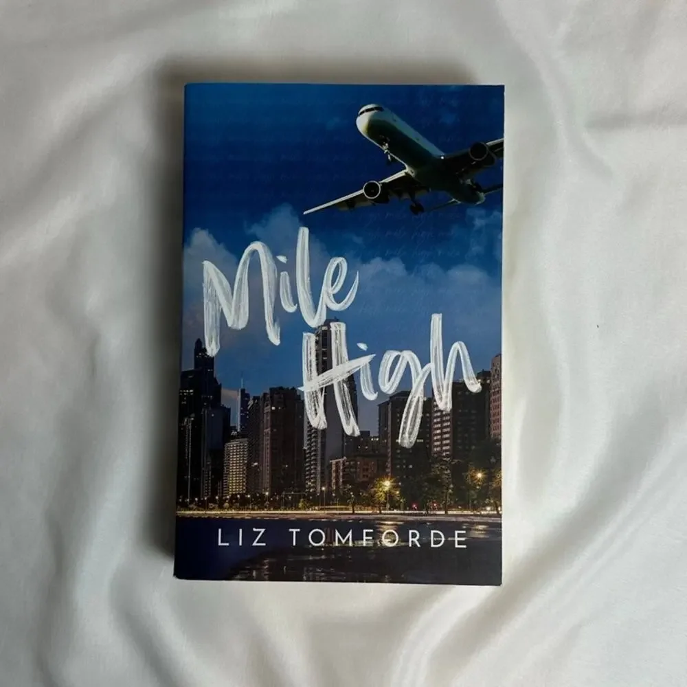 Mile High Liz Tomforde OOP Indie Skyline Cover Paperback Windy City #1